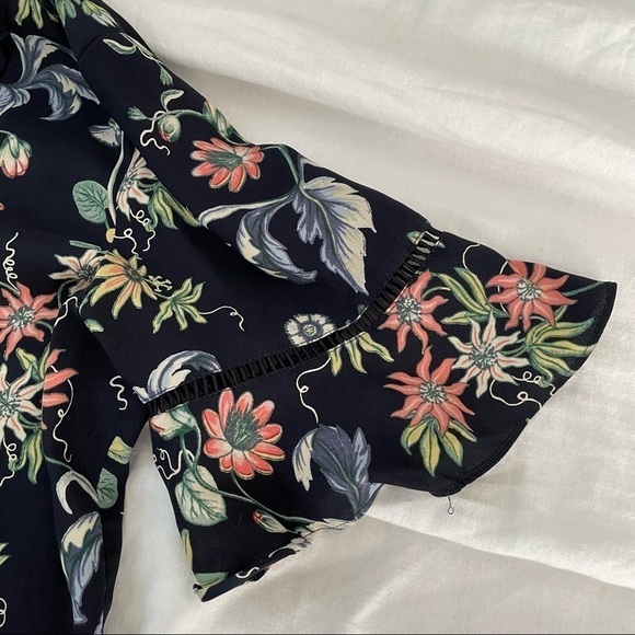 Ann Taylor MP Medium Petite Navy Blue Floral Ruffle Blouse Flower - Picture 4 of 5